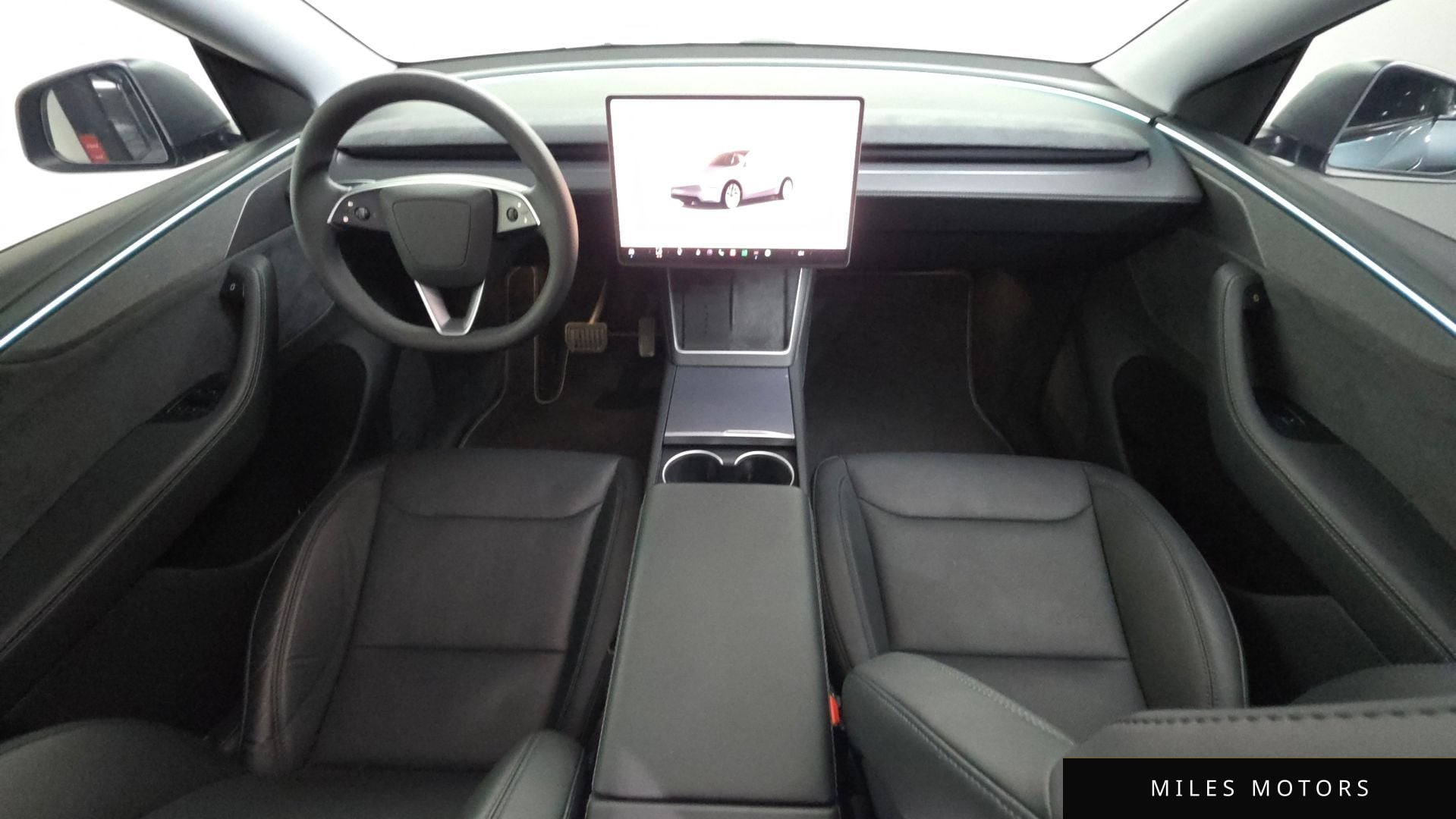 Tesla Model Y 2025 — миниатюра 31