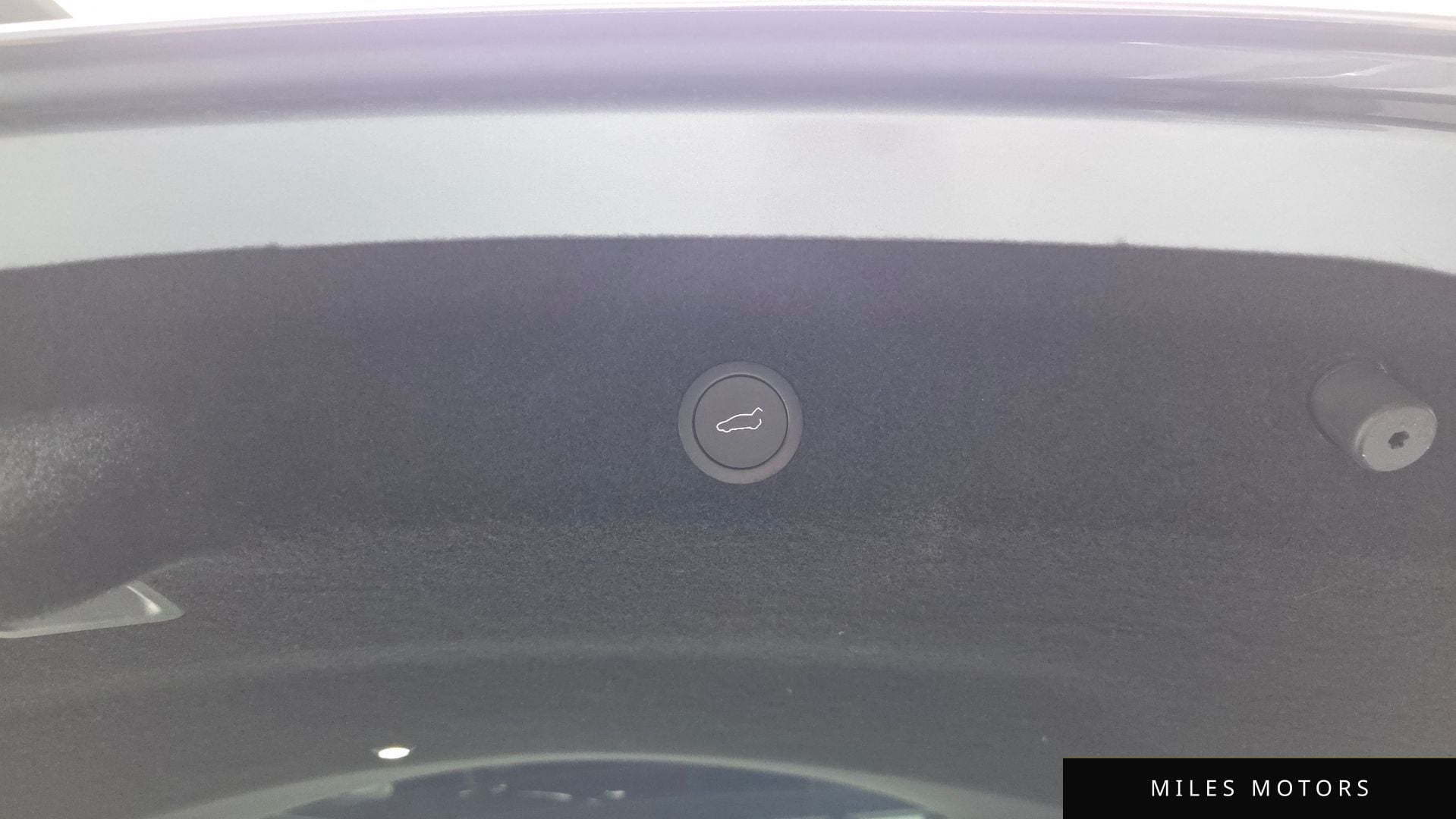 Tesla Model Y 2025 — миниатюра 32