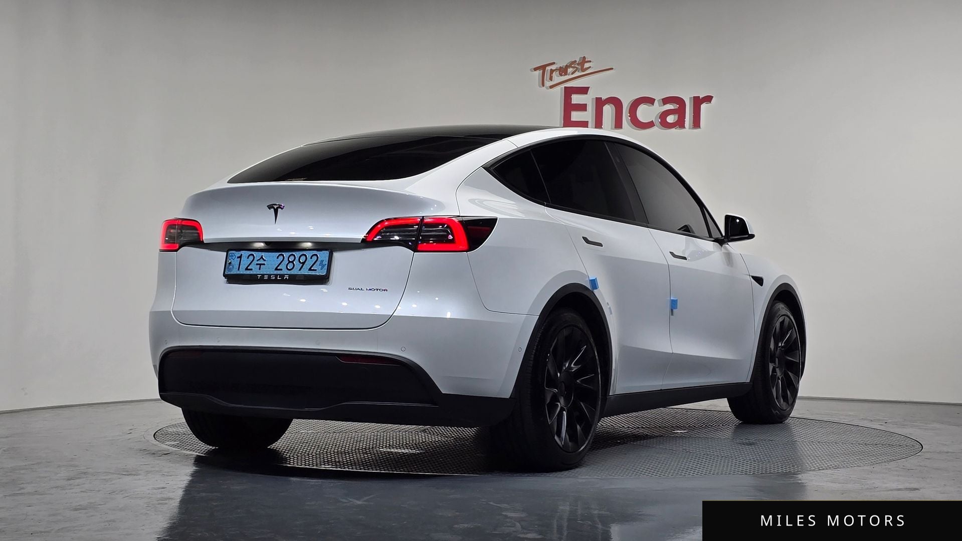 Tesla Model Y 2021 — миниатюра 2