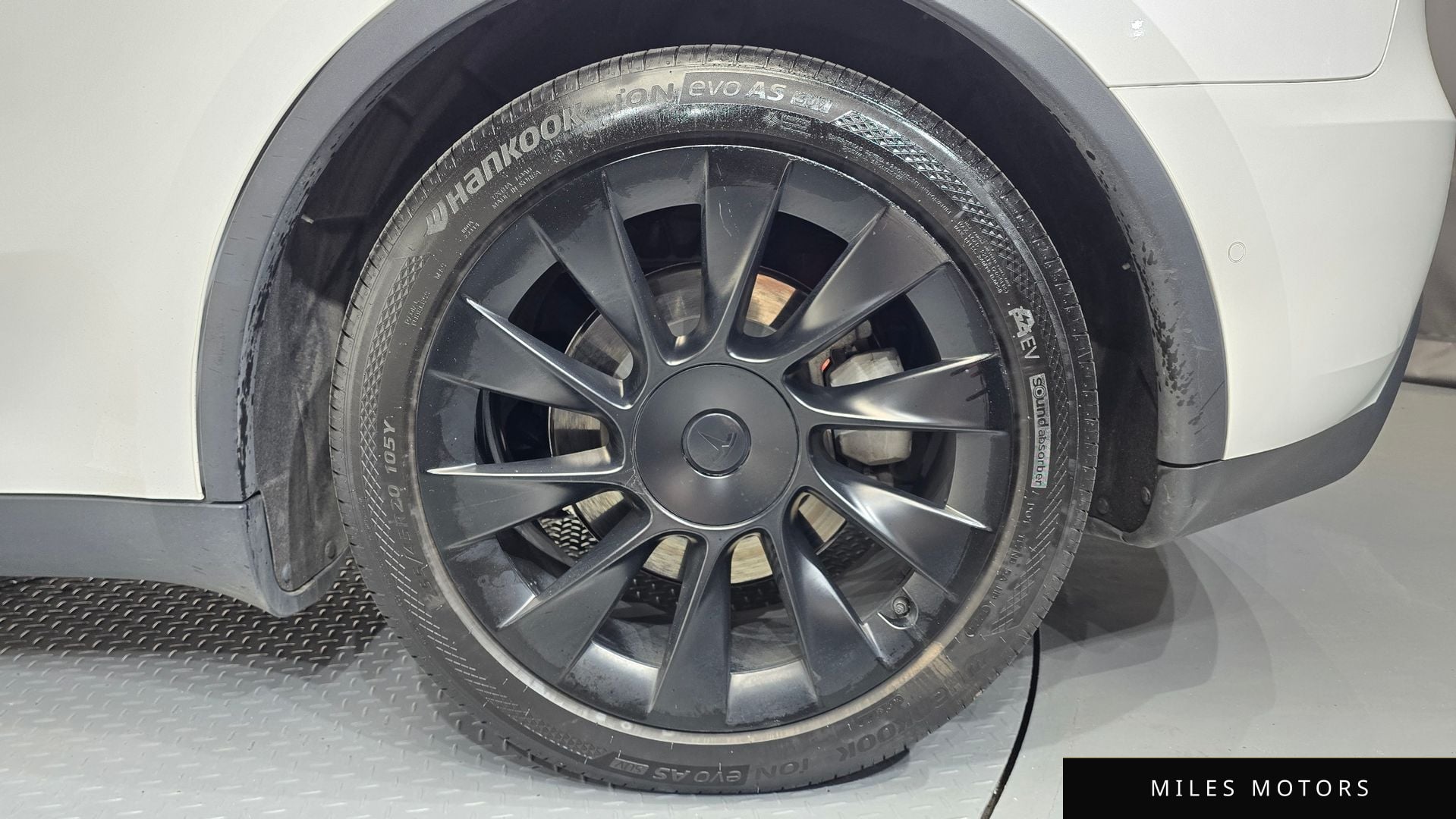 Tesla Model Y 2021 — миниатюра 7