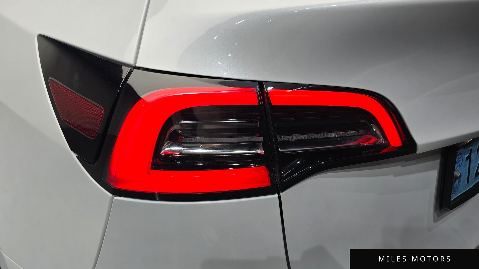 Tesla Model Y 2021 — миниатюра 9