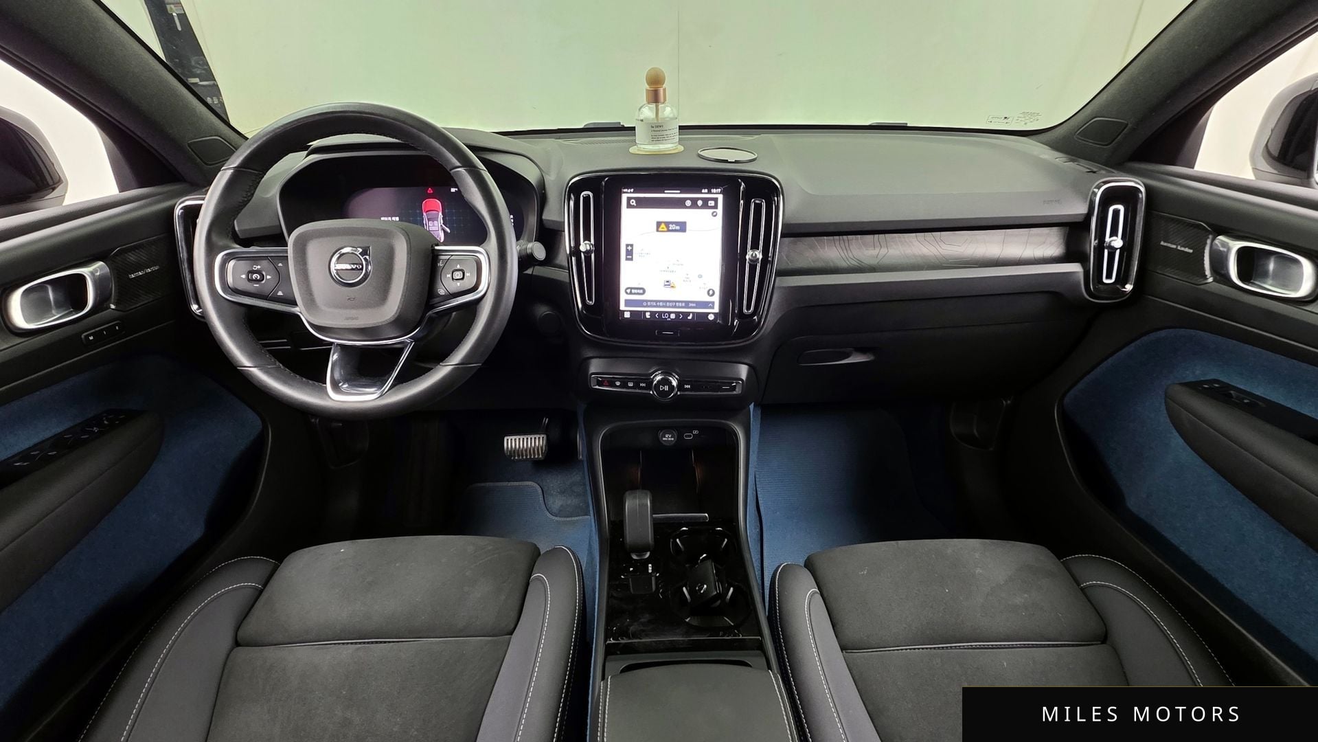 Volvo C40 2023 — миниатюра 7