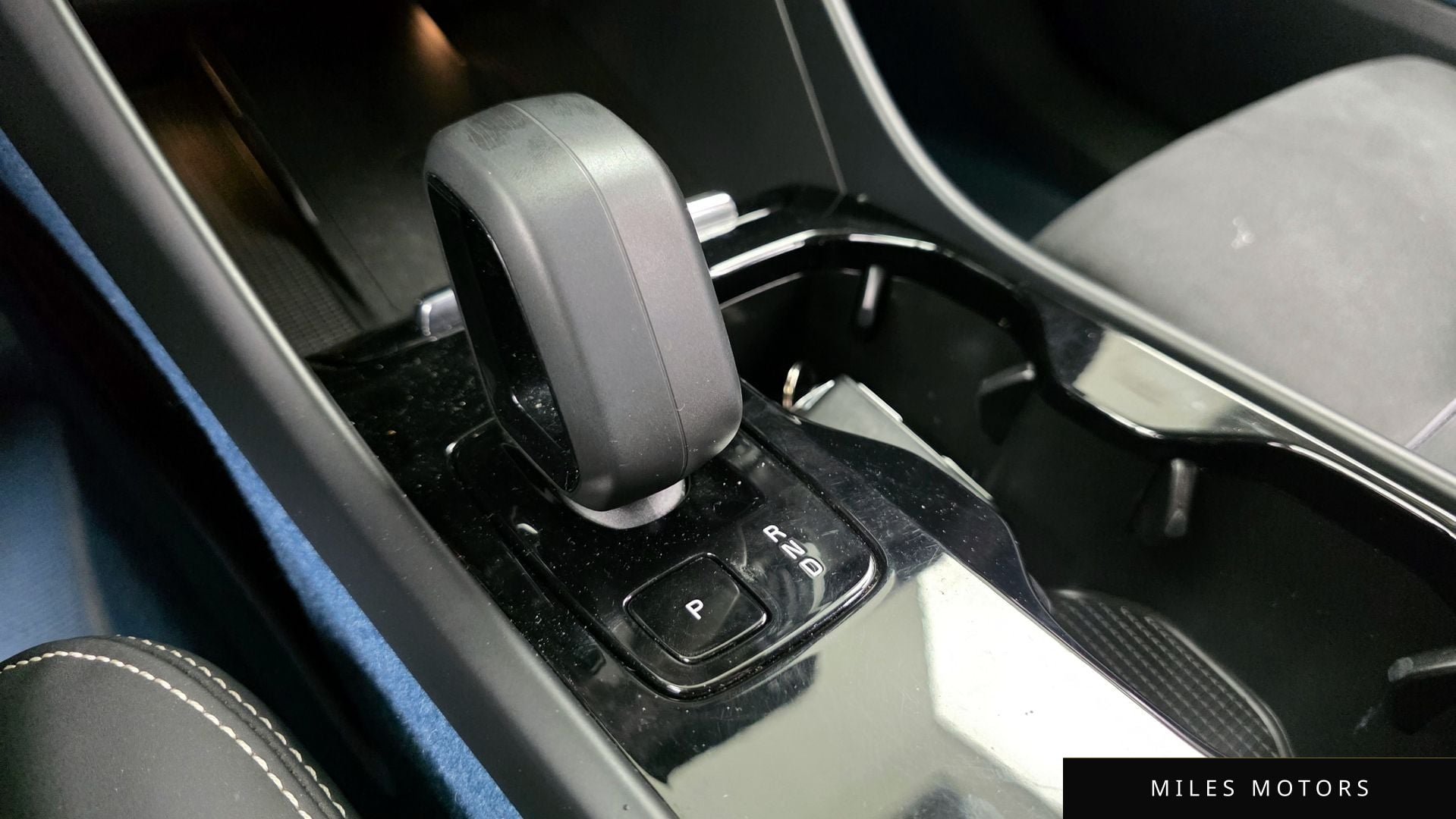 Volvo C40 2023 — миниатюра 9