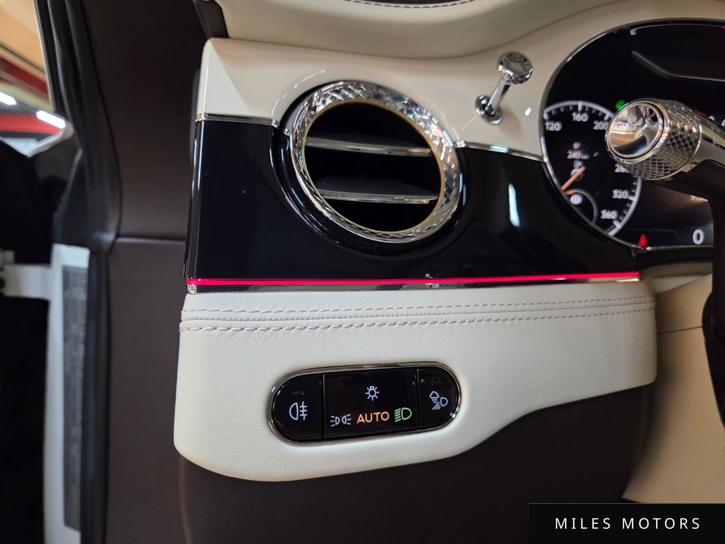 Bentley Continental GT 2023 — миниатюра 12