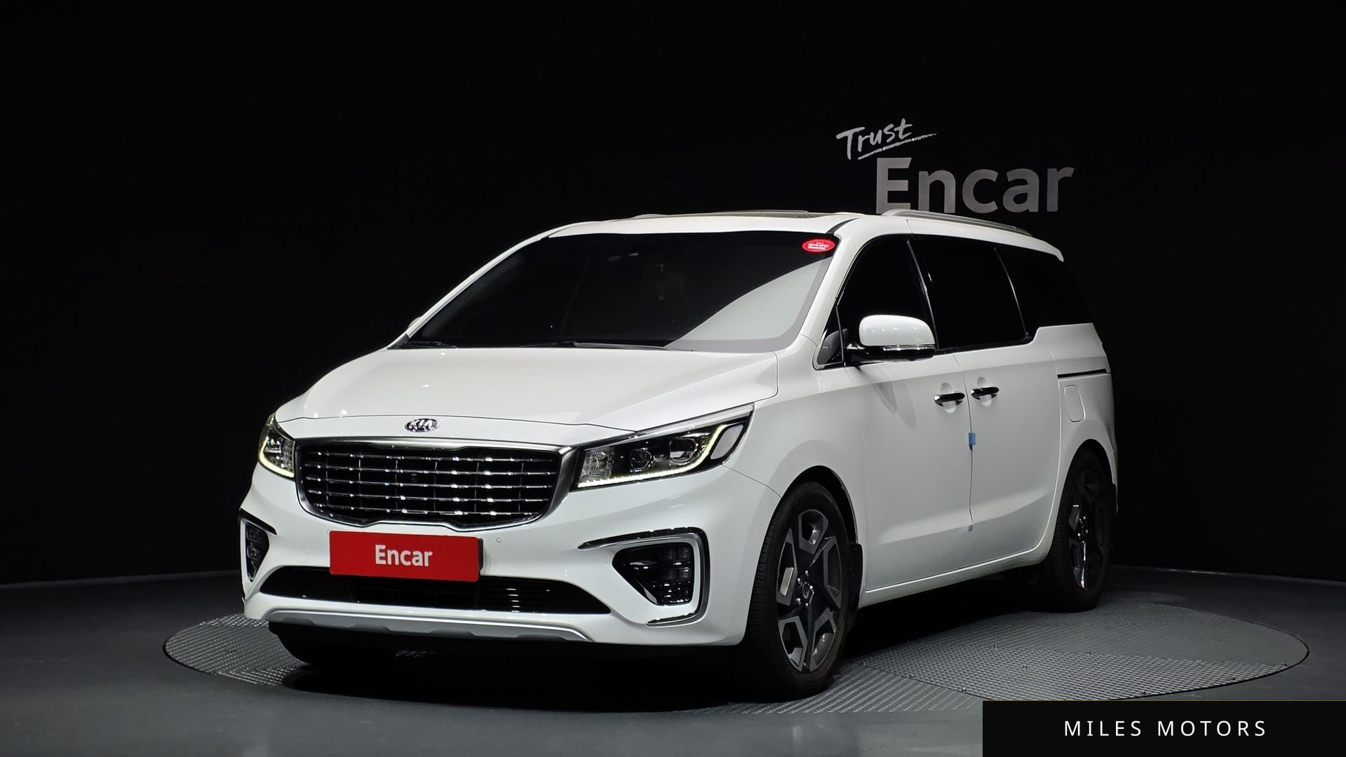 Kia Canival 2019 — фото 1 из 12