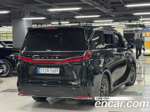 Лексус LM 2025 — миниатюра 2