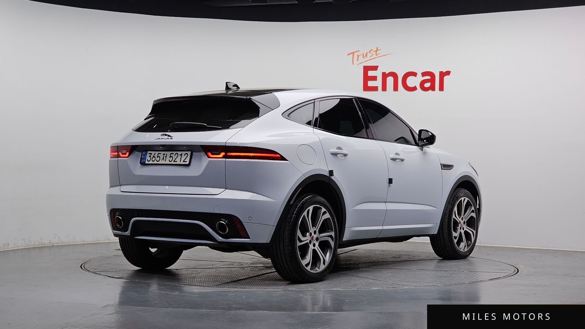 Jaguar E-PACE 2018 — миниатюра 2