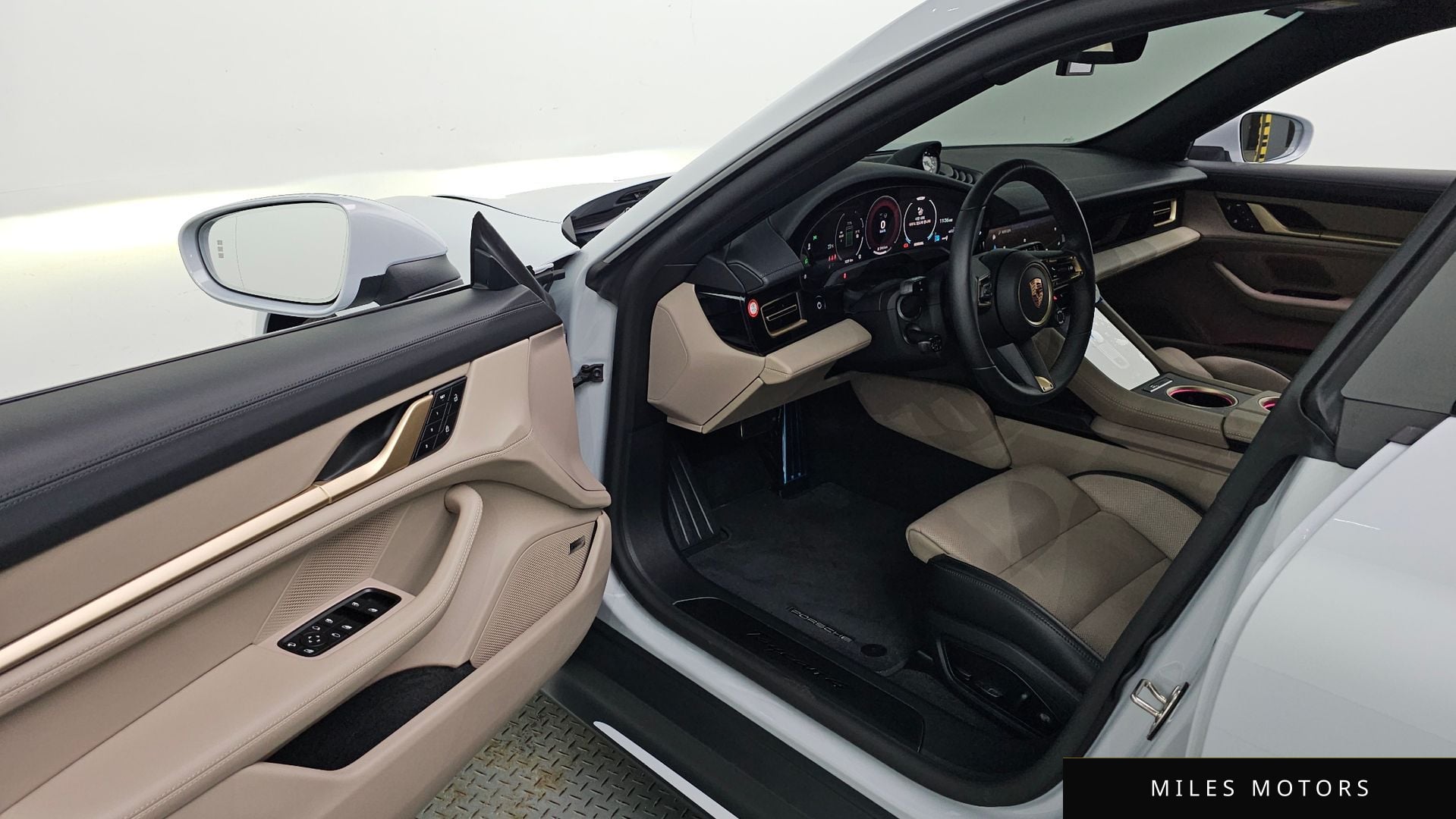 Porsche Taycan 2025 — миниатюра 10