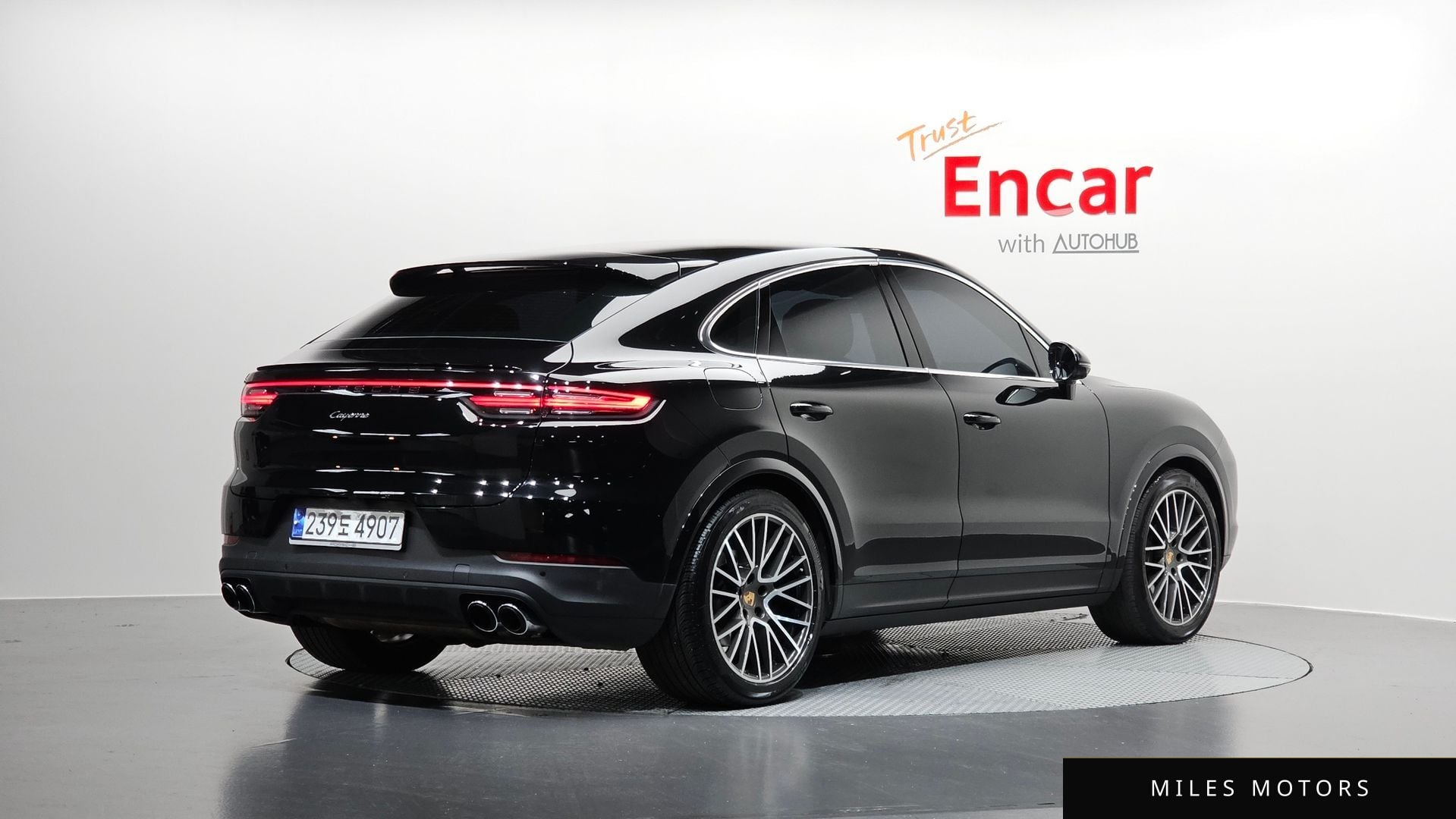 Porsche Cayenne 2023 — миниатюра 2