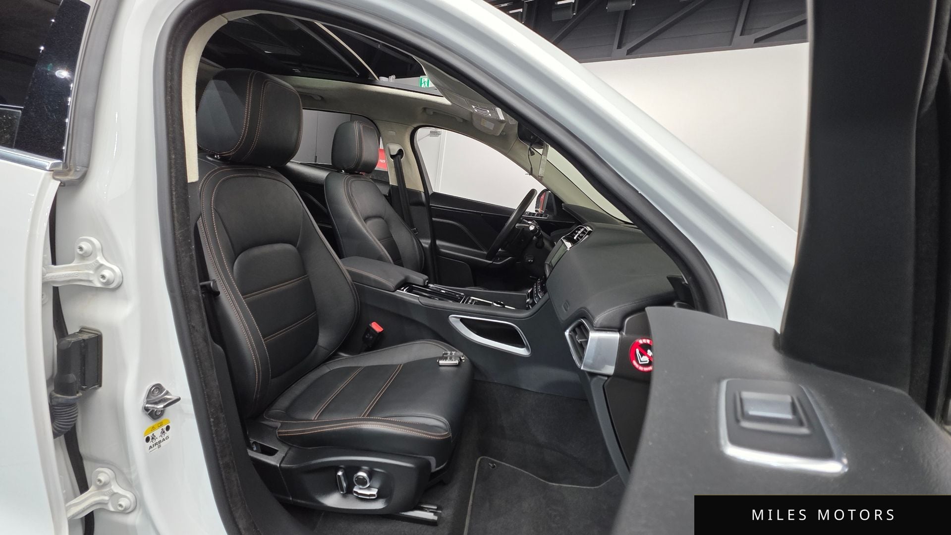 Jaguar F-PACE 2020 — миниатюра 10