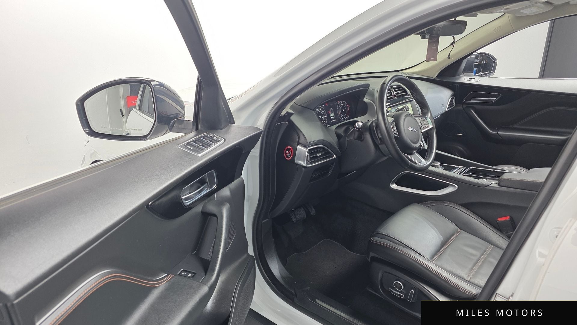Jaguar F-PACE 2020 — миниатюра 12