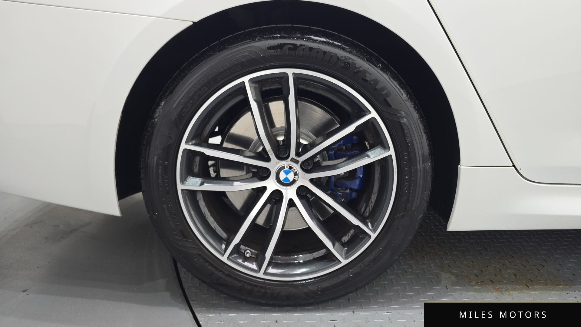 BMW 5 Series (G30) 2023 — миниатюра 5
