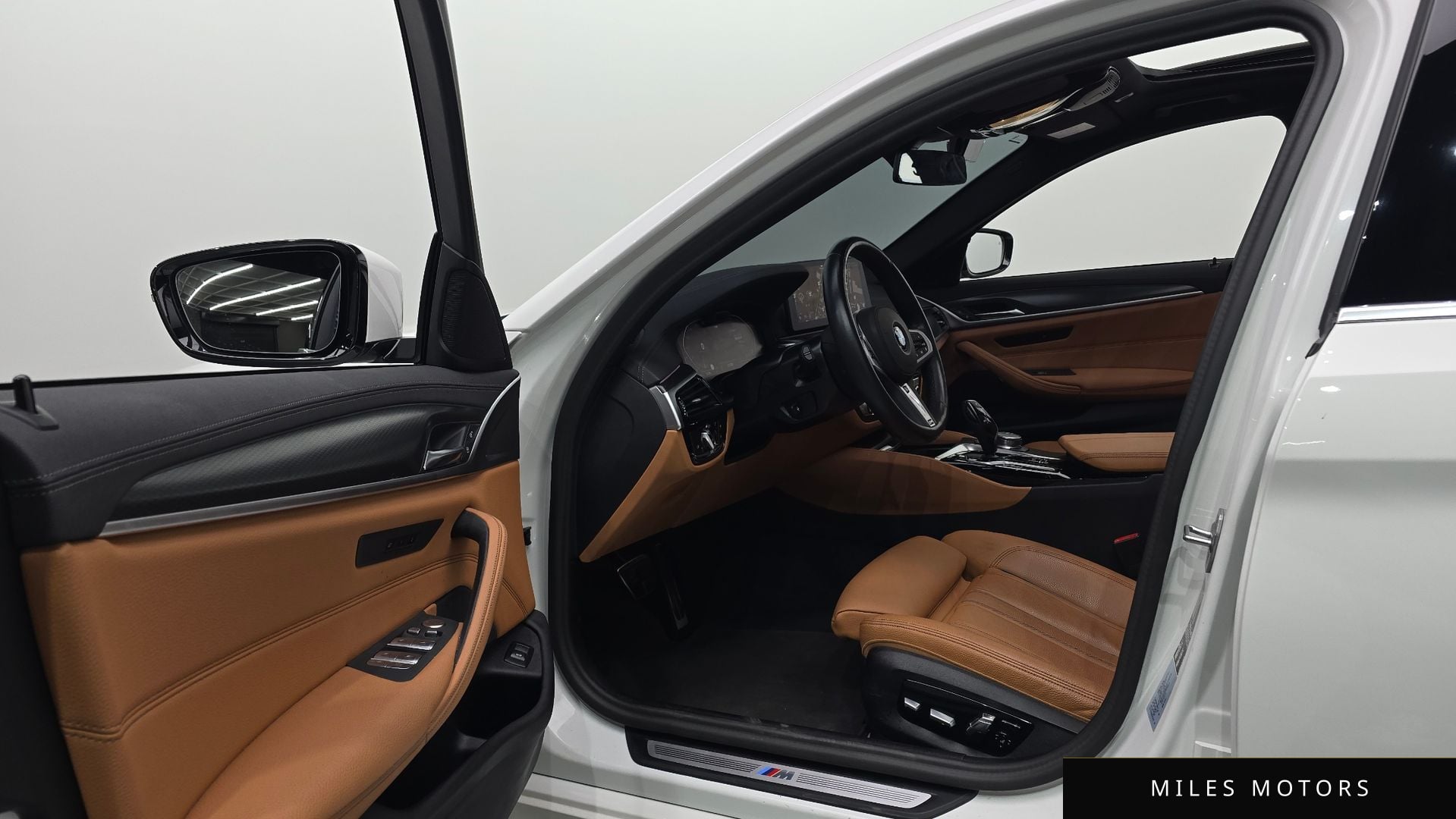 BMW 5 Series (G30) 2023 — миниатюра 13