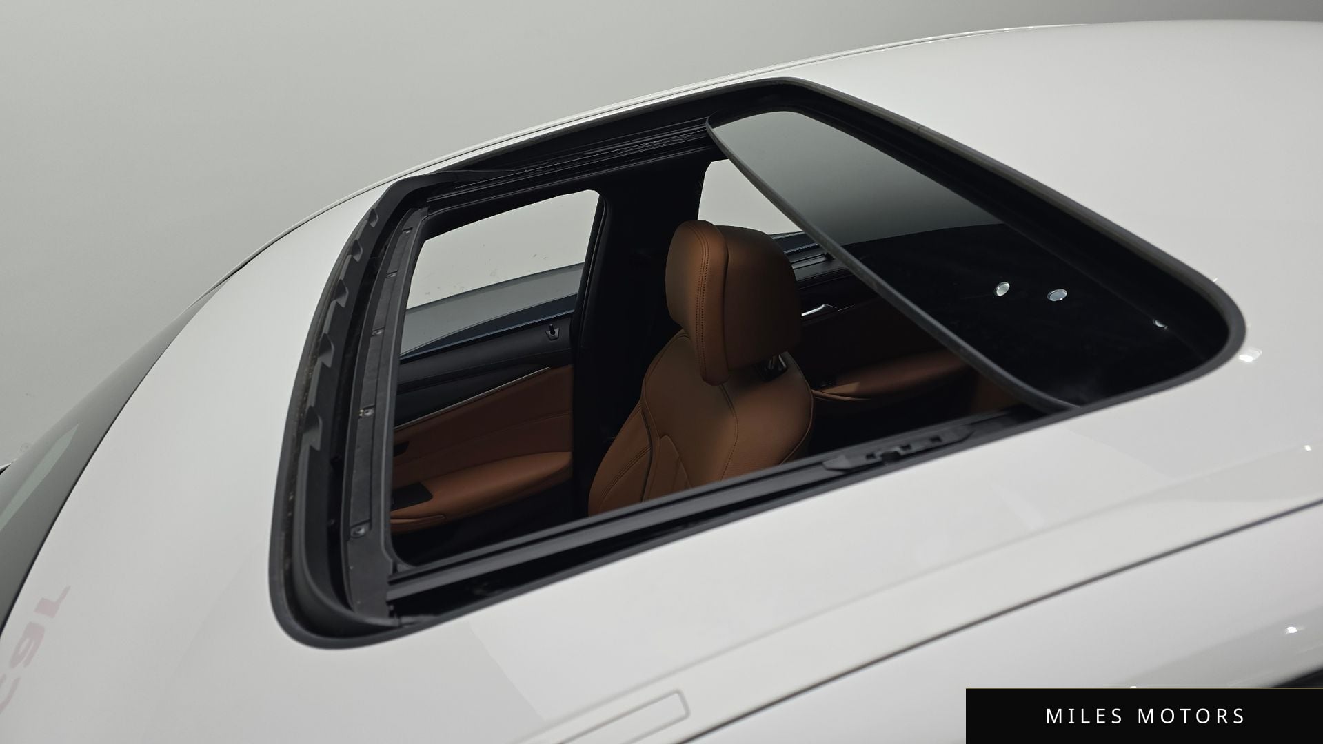 BMW 5 Series (G30) 2023 — миниатюра 23
