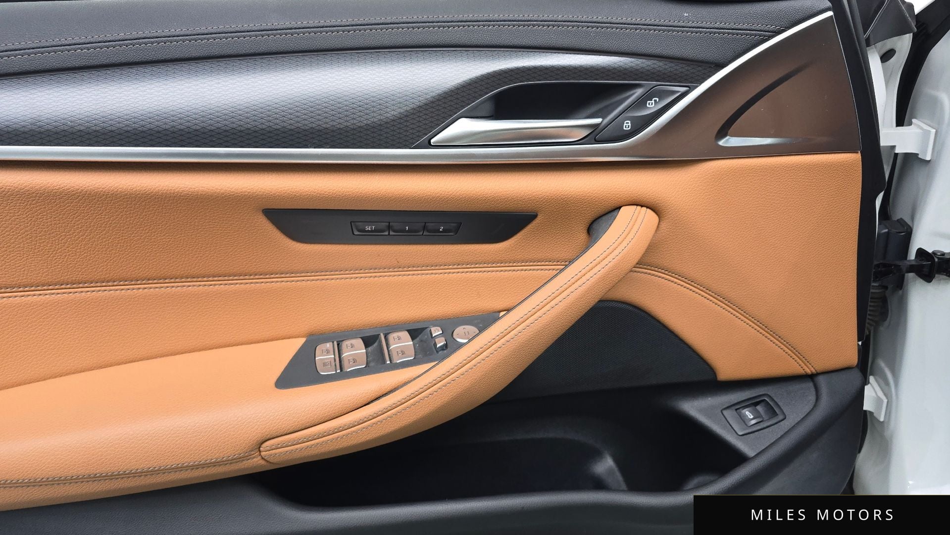 BMW 5 Series (G30) 2023 — миниатюра 25