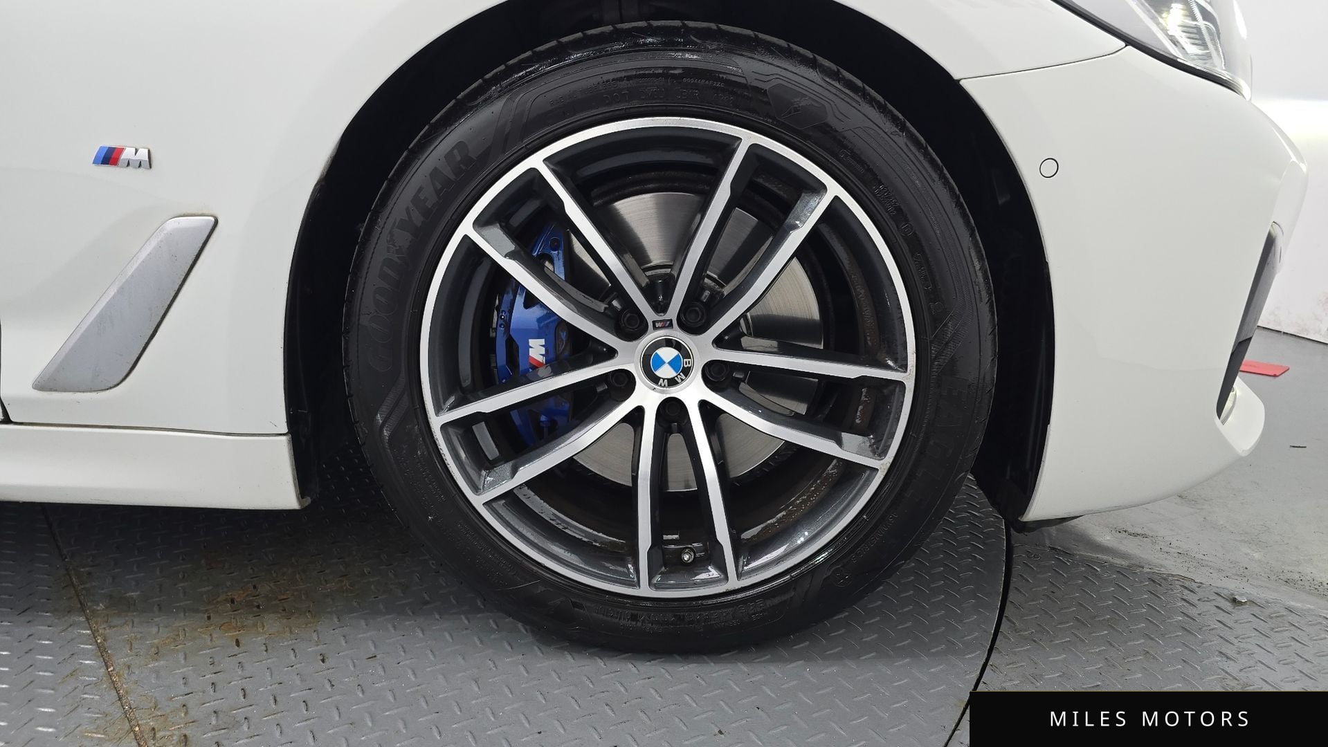 BMW 5 Series (G30) 2023 — миниатюра 7