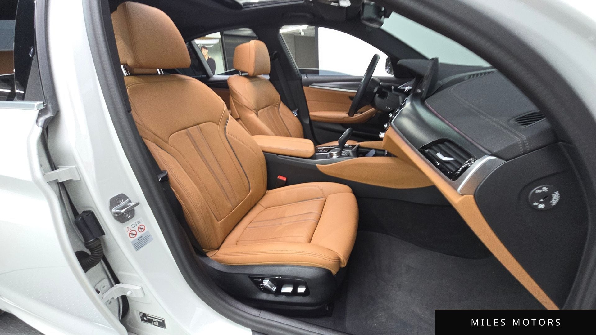 BMW 5 Series (G30) 2023 — миниатюра 16