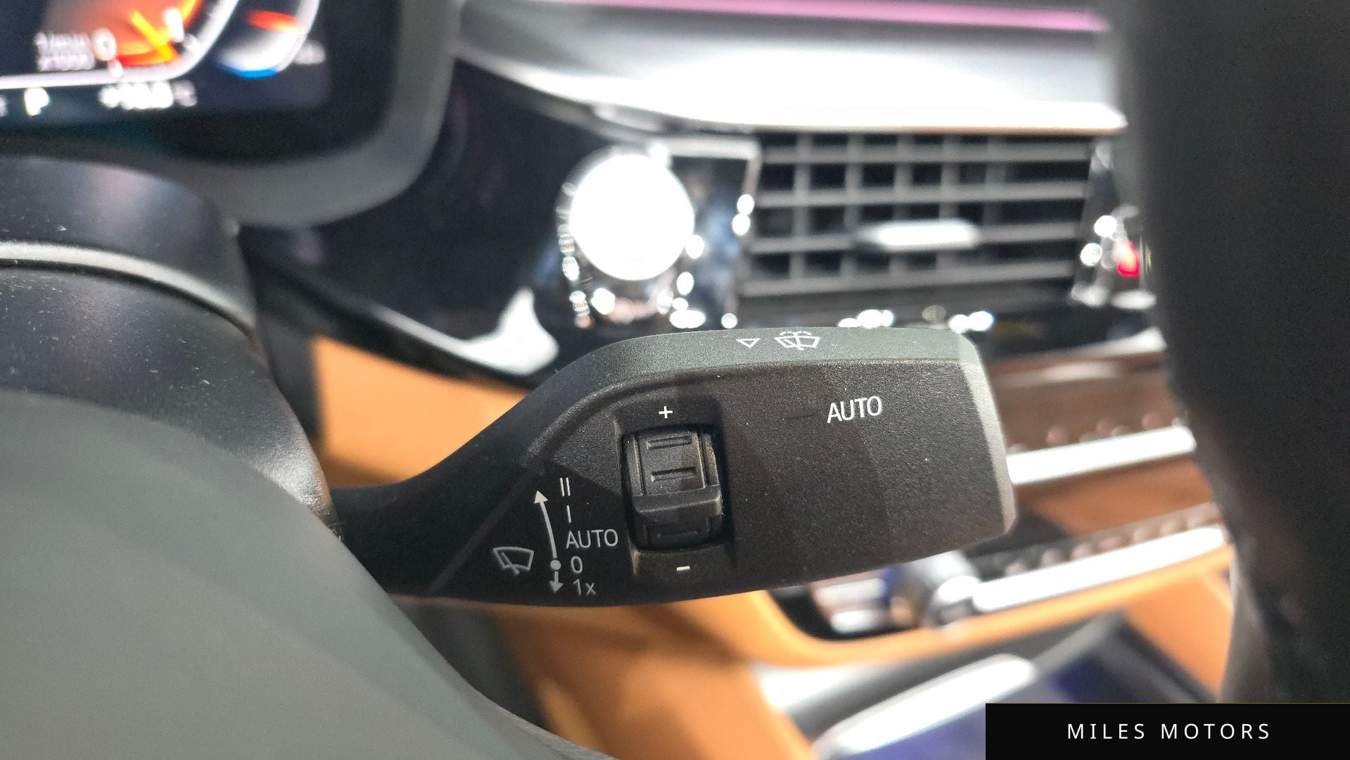 BMW 5 Series (G30) 2023 — миниатюра 28