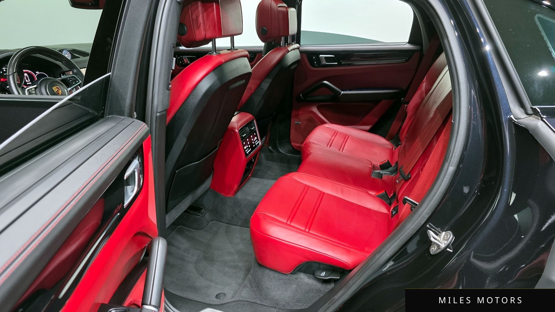 Porsche Cayenne 2022 — миниатюра 18
