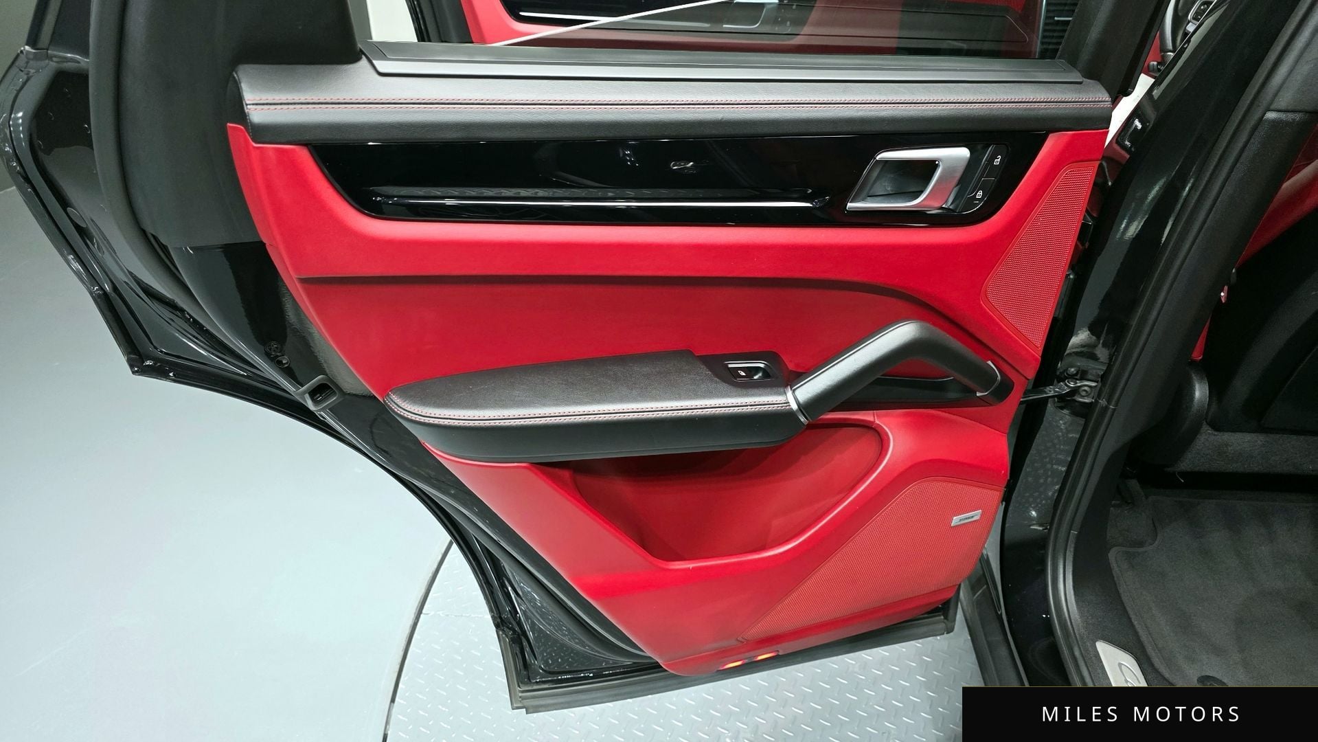Porsche Cayenne 2022 — миниатюра 15