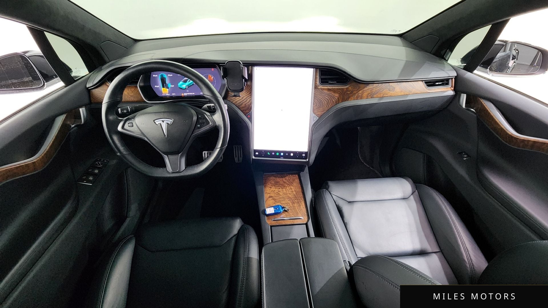 Tesla Model X 2019 — миниатюра 10