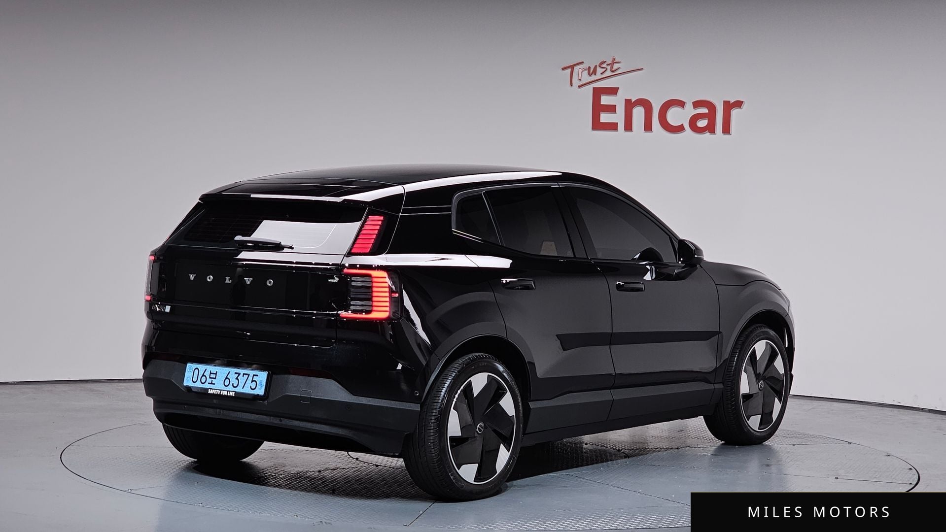 Volvo EX30 2025 — миниатюра 2