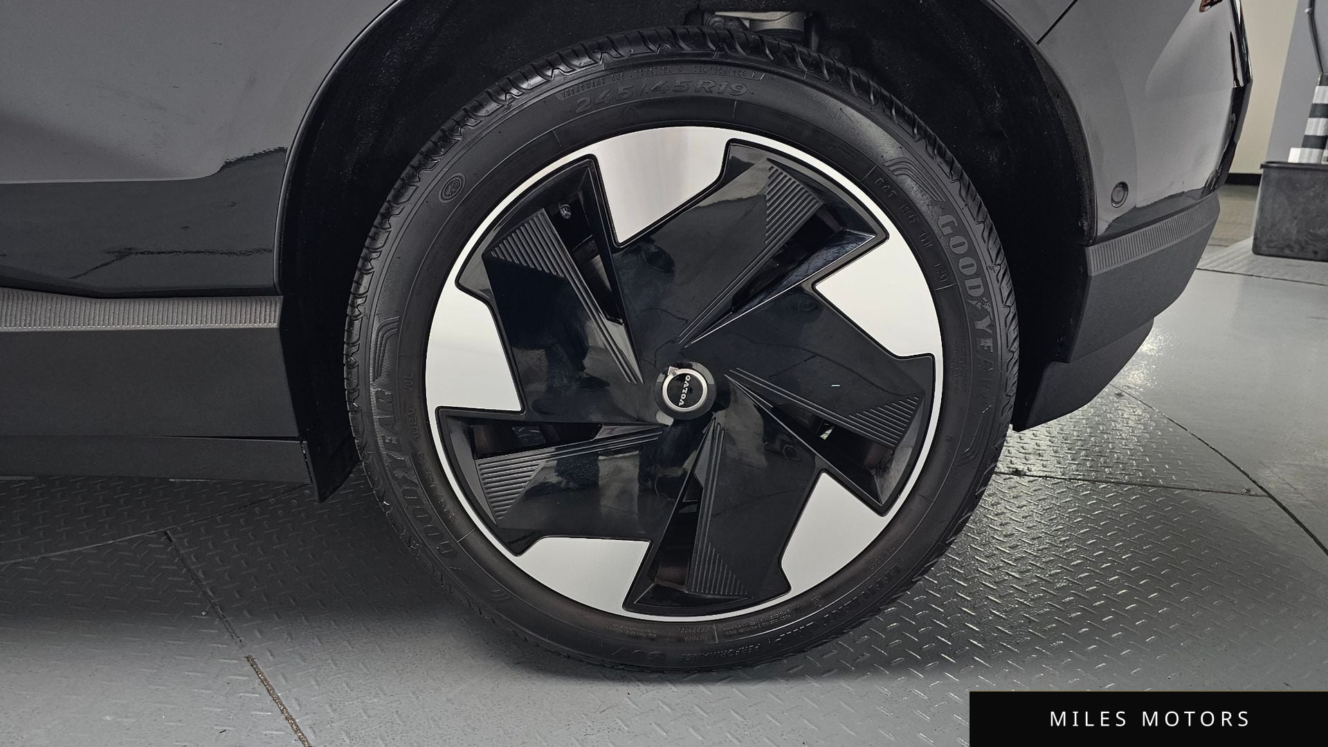 Volvo EX30 2025 — миниатюра 7