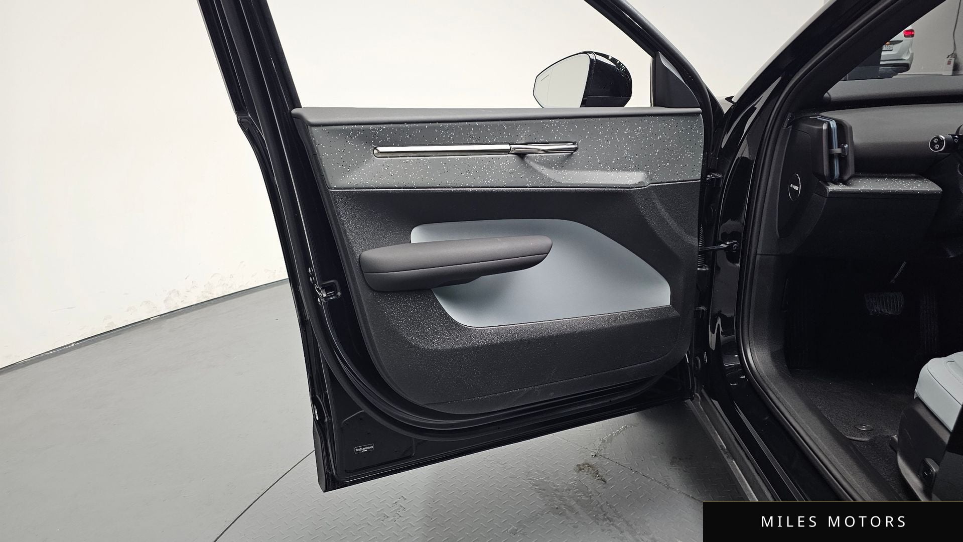 Volvo EX30 2025 — миниатюра 14