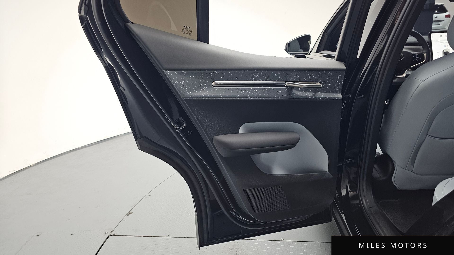 Volvo EX30 2025 — миниатюра 15