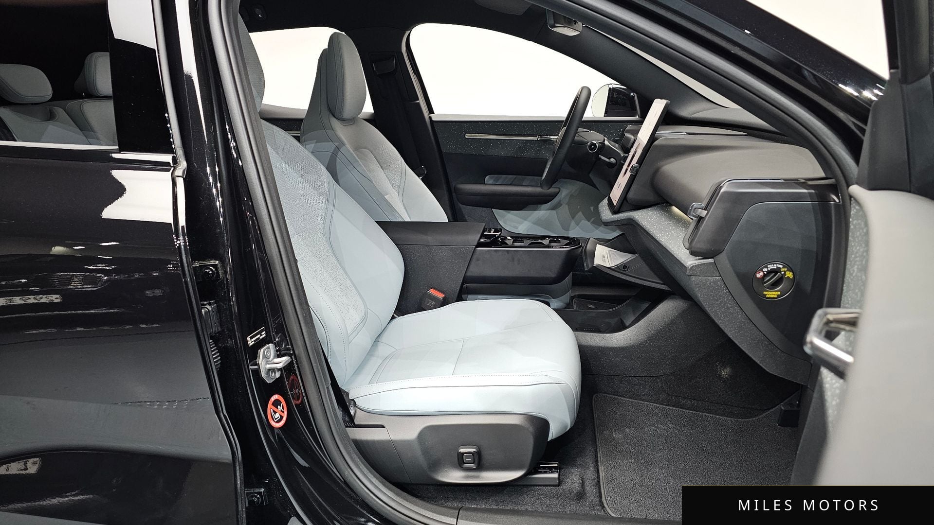 Volvo EX30 2025 — миниатюра 16