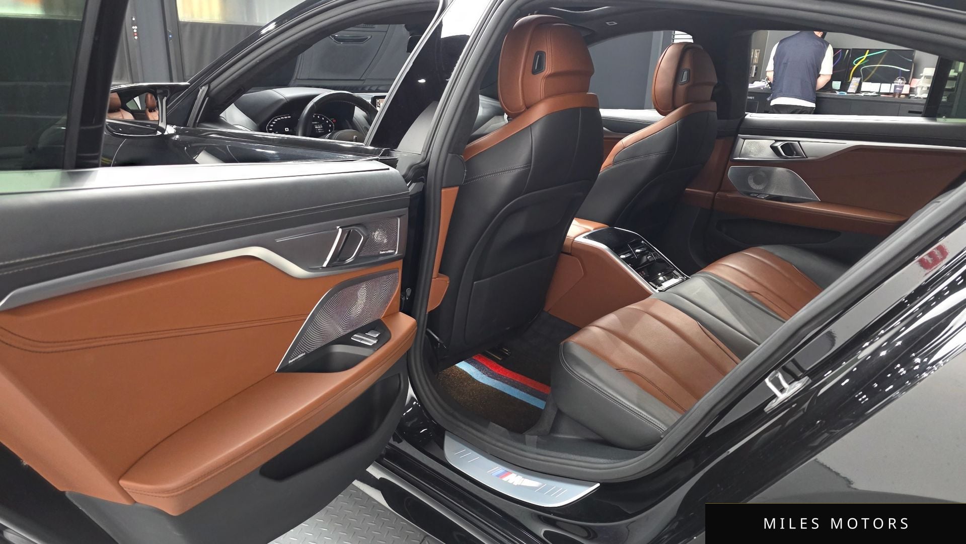 BMW 8시리즈 (G15) 2023 — миниатюра 16