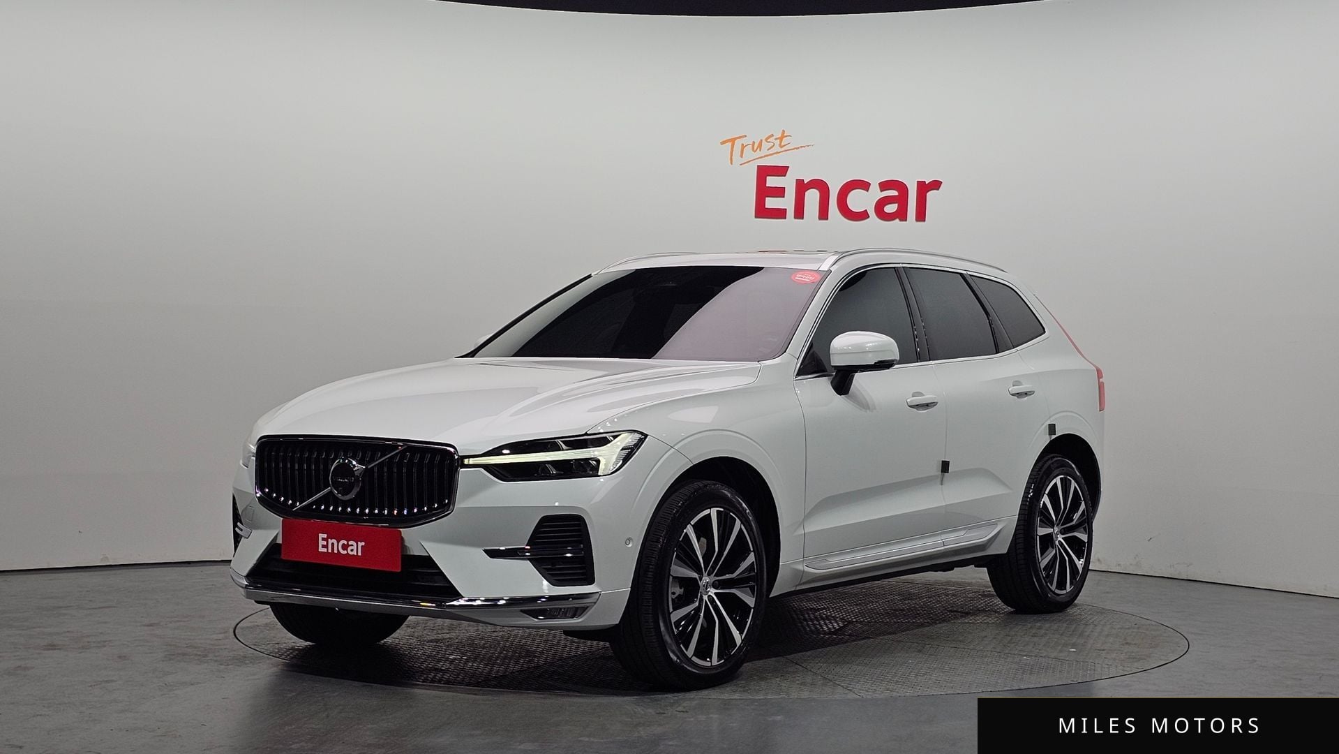 Volvo XC60 2023 — фото 1 из 12