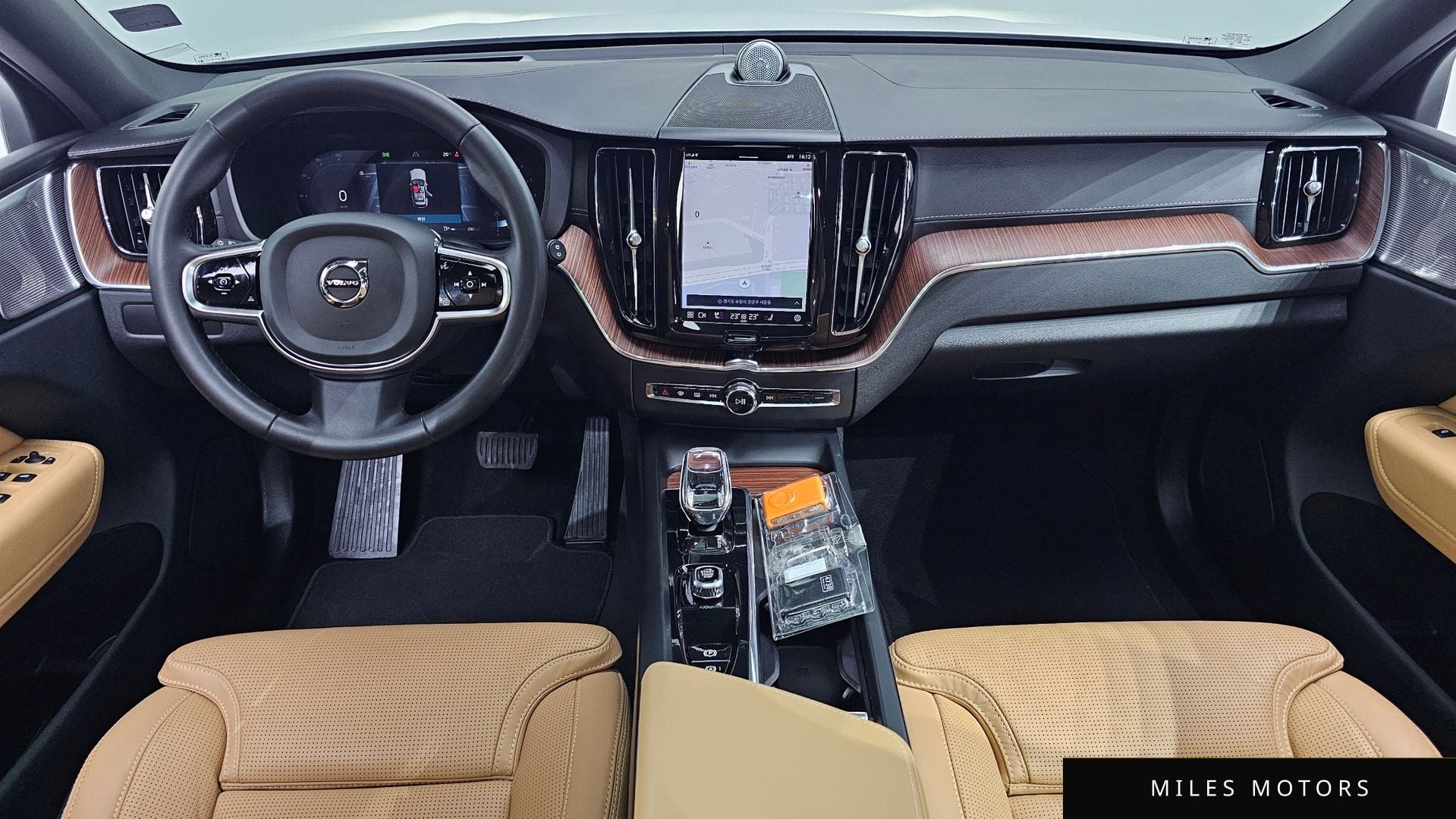 Volvo XC60 2023 — миниатюра 10