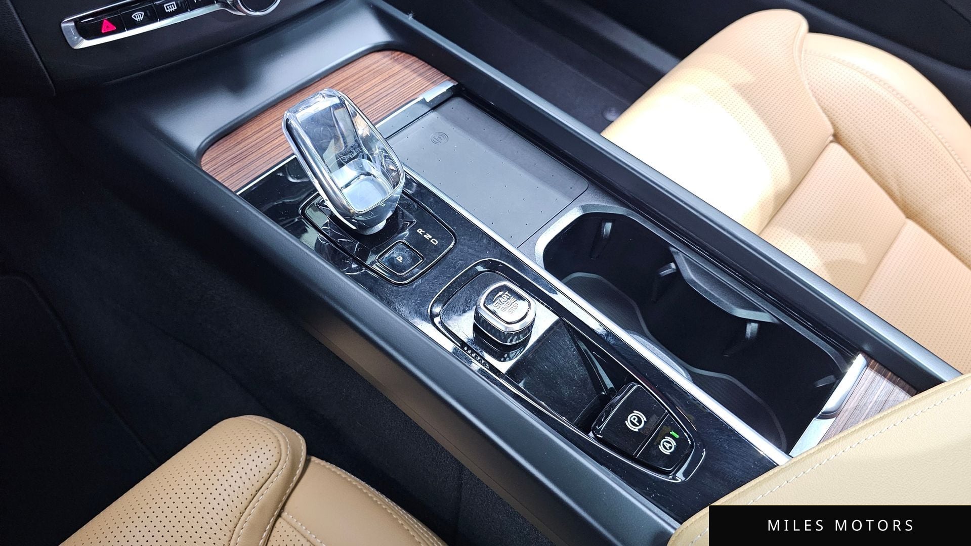 Volvo XC60 2023 — миниатюра 12