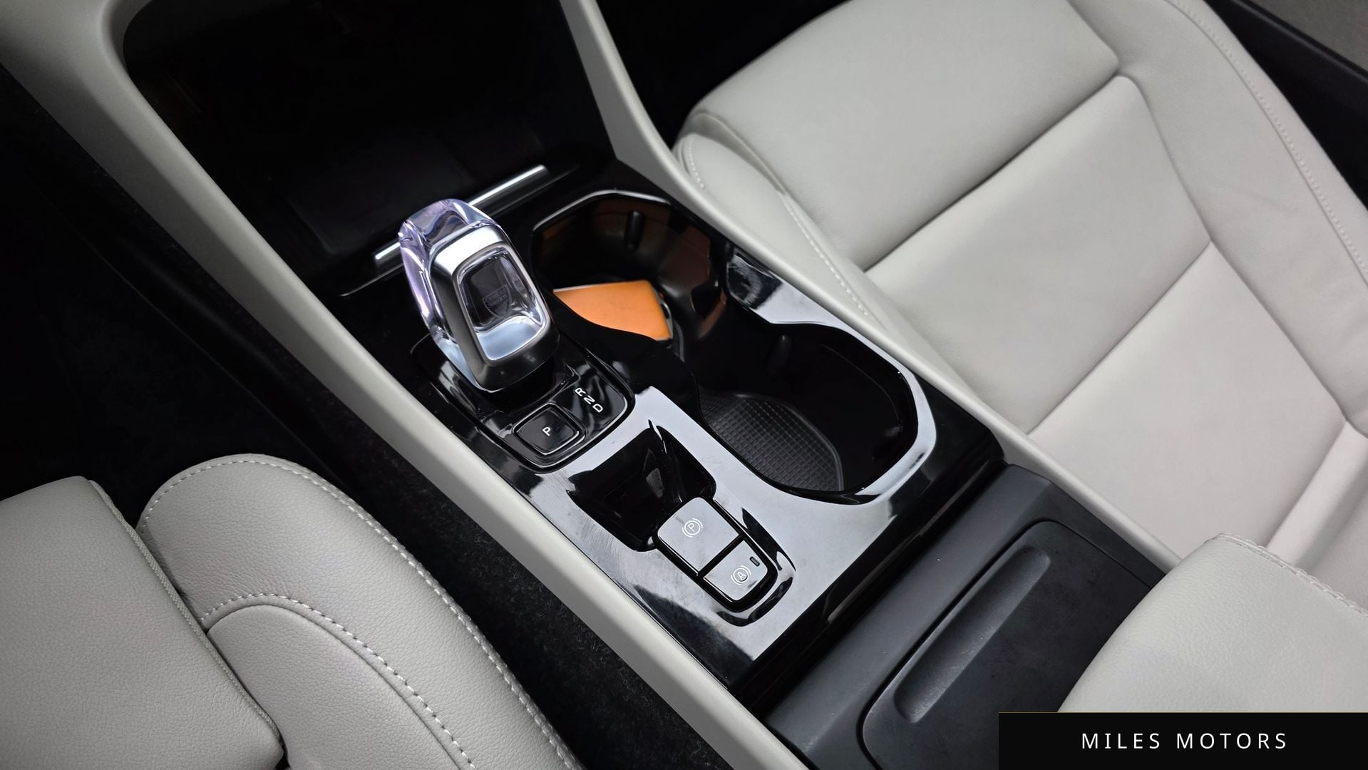 Volvo XC40 2025 — миниатюра 9