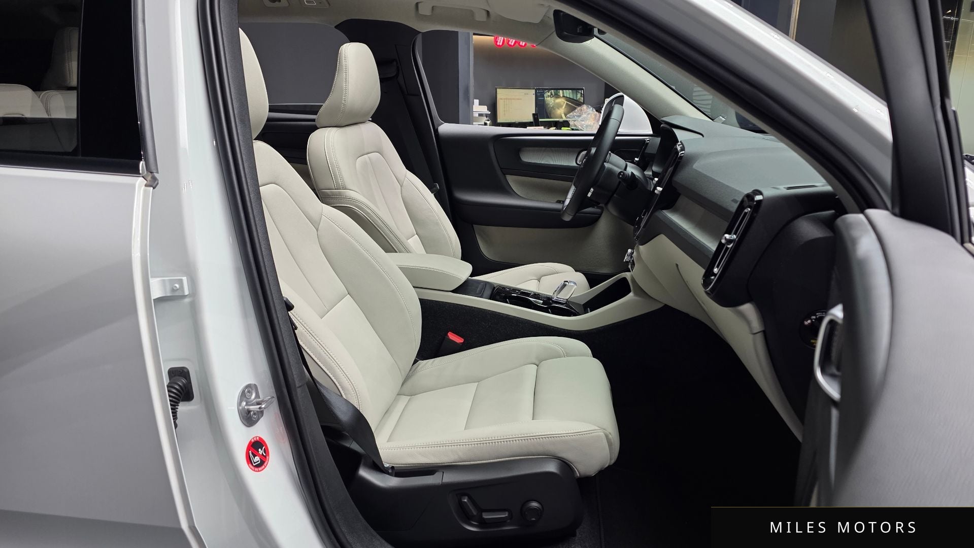 Volvo XC40 2025 — миниатюра 11