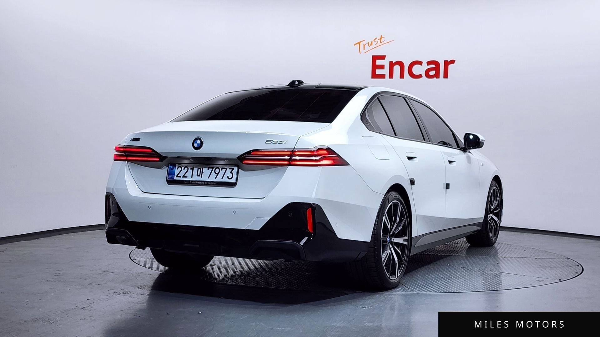 BMW 5 Series (G60) 2025 — миниатюра 2