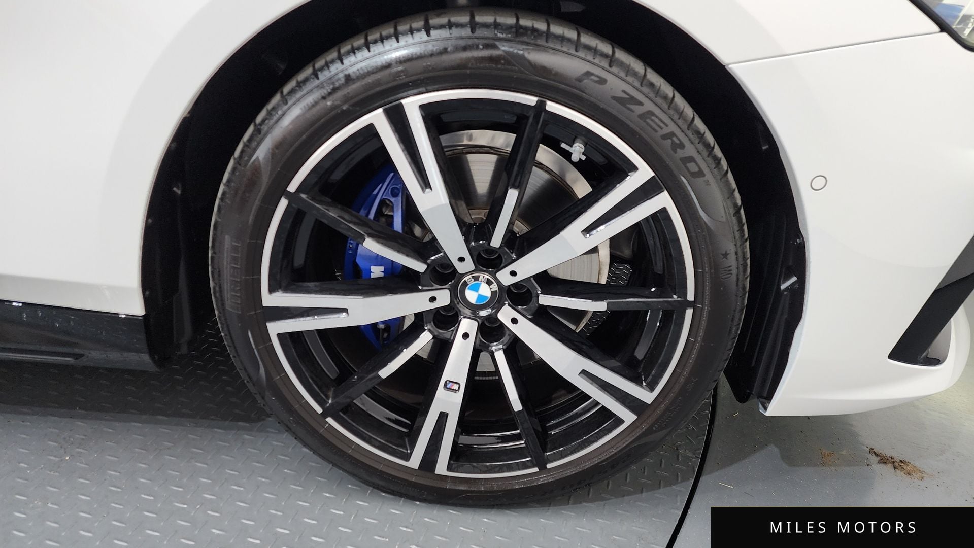 BMW 5 Series (G60) 2025 — миниатюра 7
