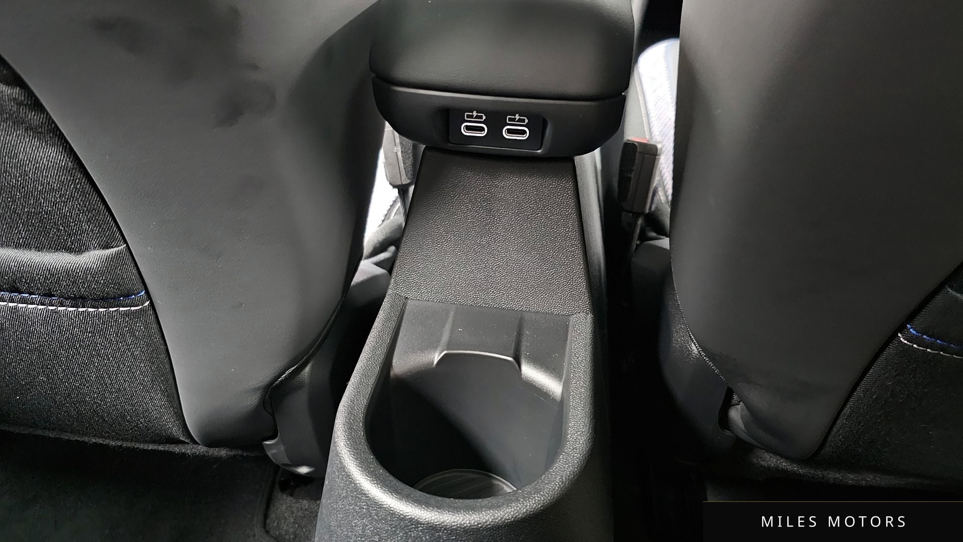 MINI 쿠퍼 C 2025 — миниатюра 16