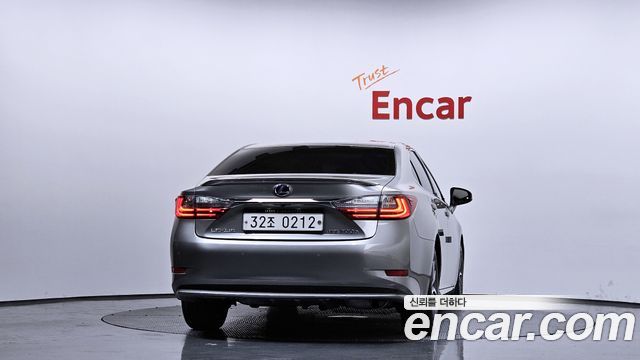 Лексус ES300h 2017 — миниатюра 4