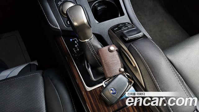 Лексус ES300h 2017 — миниатюра 9
