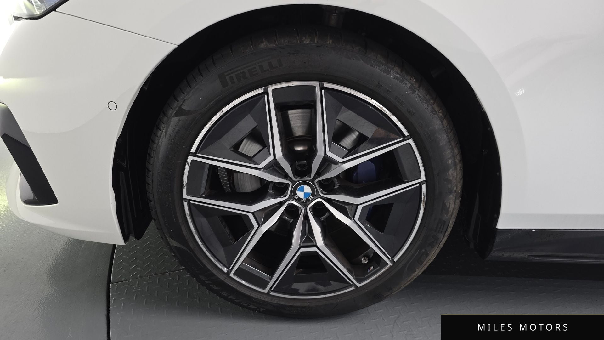 BMW 5 Series (G60) 2026 — миниатюра 4