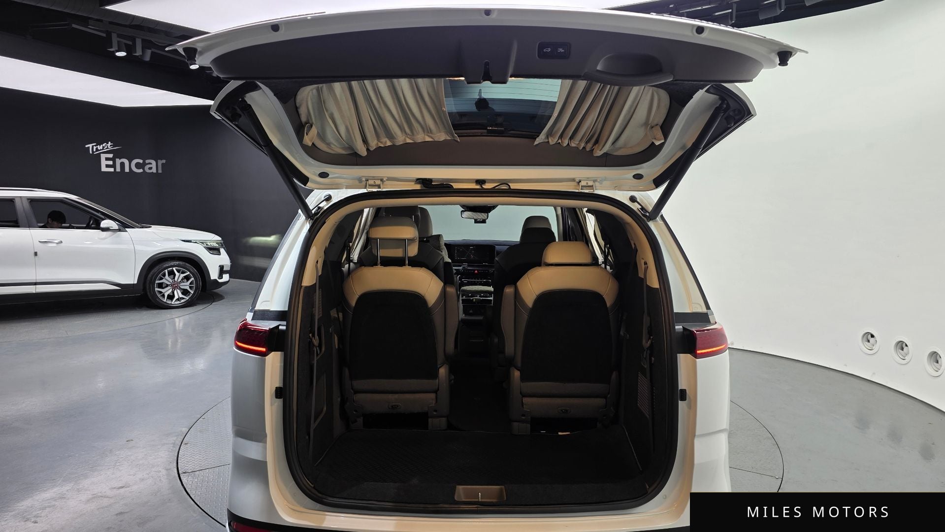 Kia Carnival 2021 — миниатюра 20