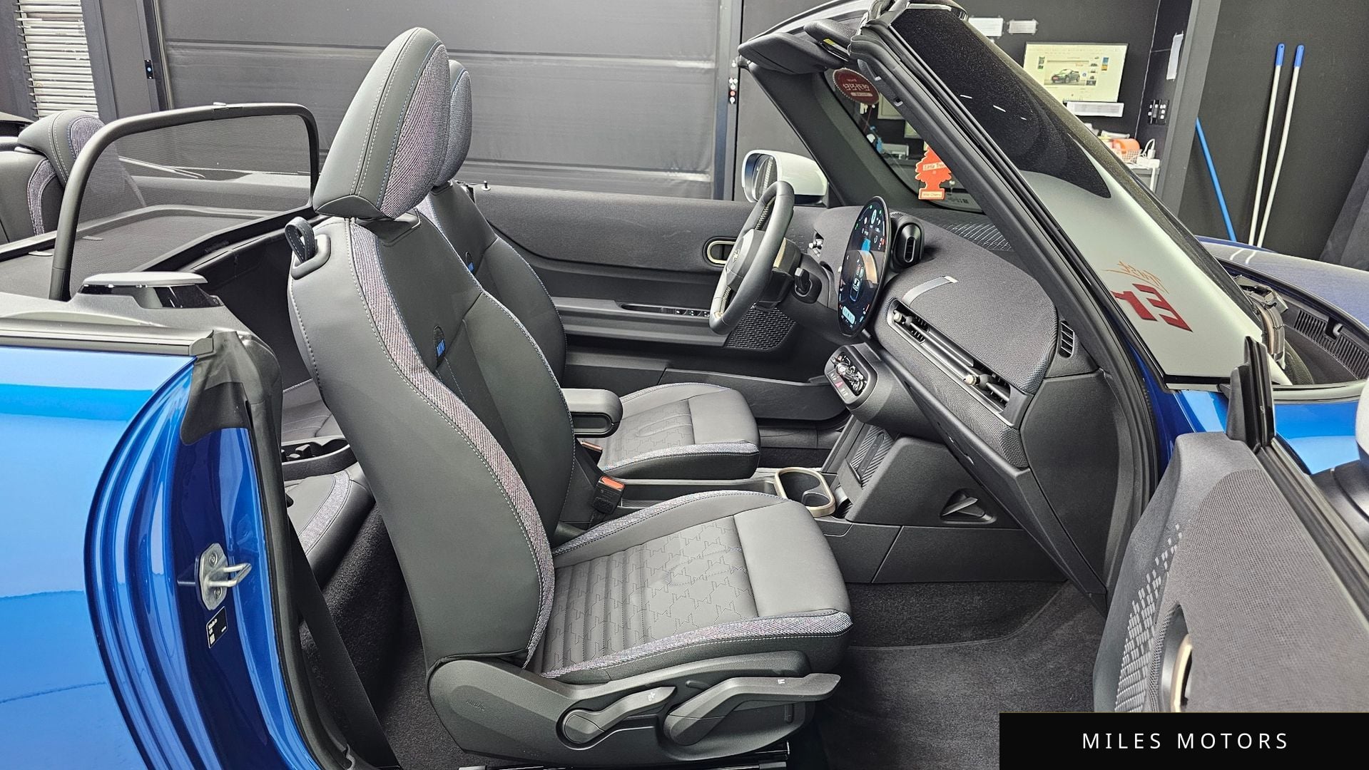 MINI Cooper Convertible 2025 — миниатюра 16