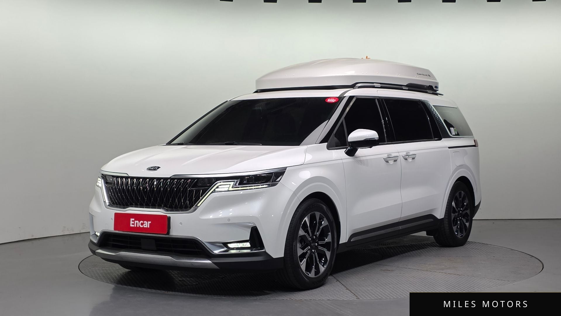 Kia Carnival 2021 — фото 1 из 12
