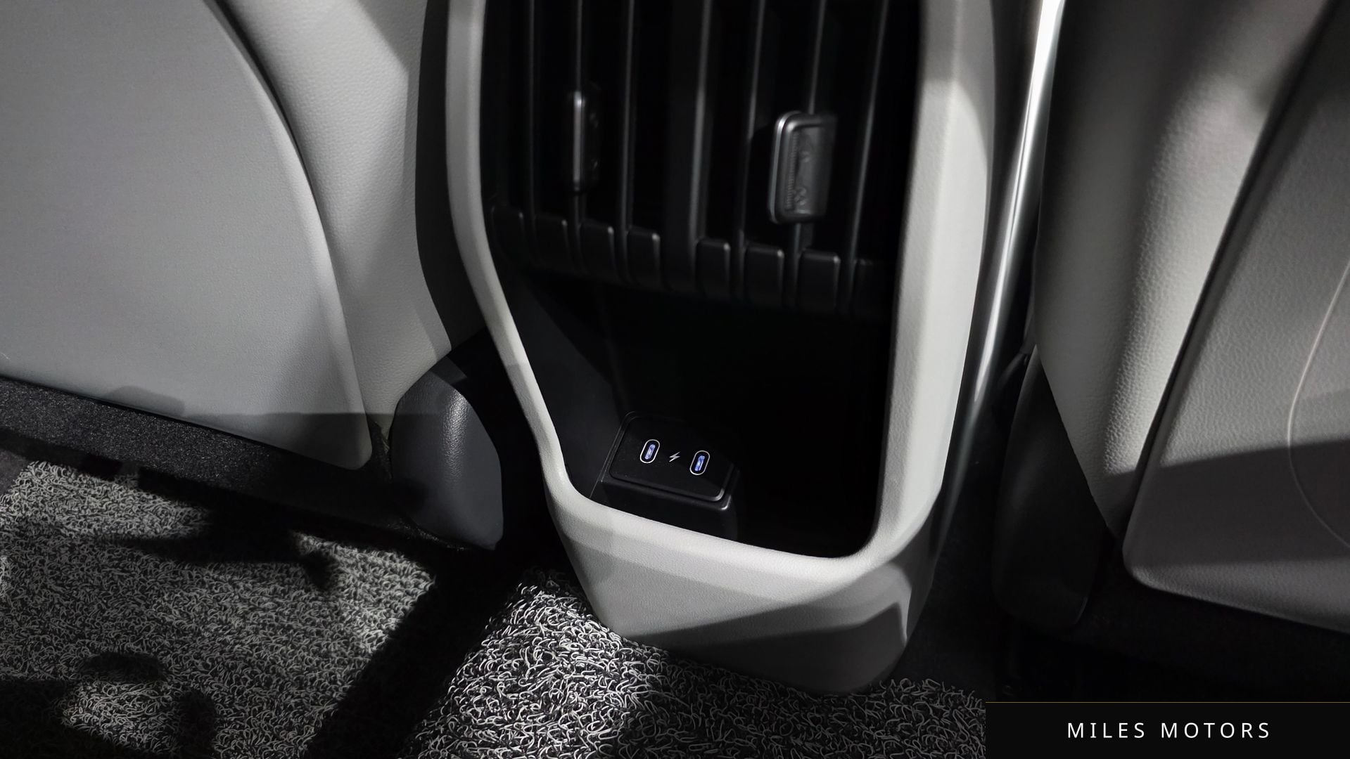 Hyundai Kona 2023 — миниатюра 33