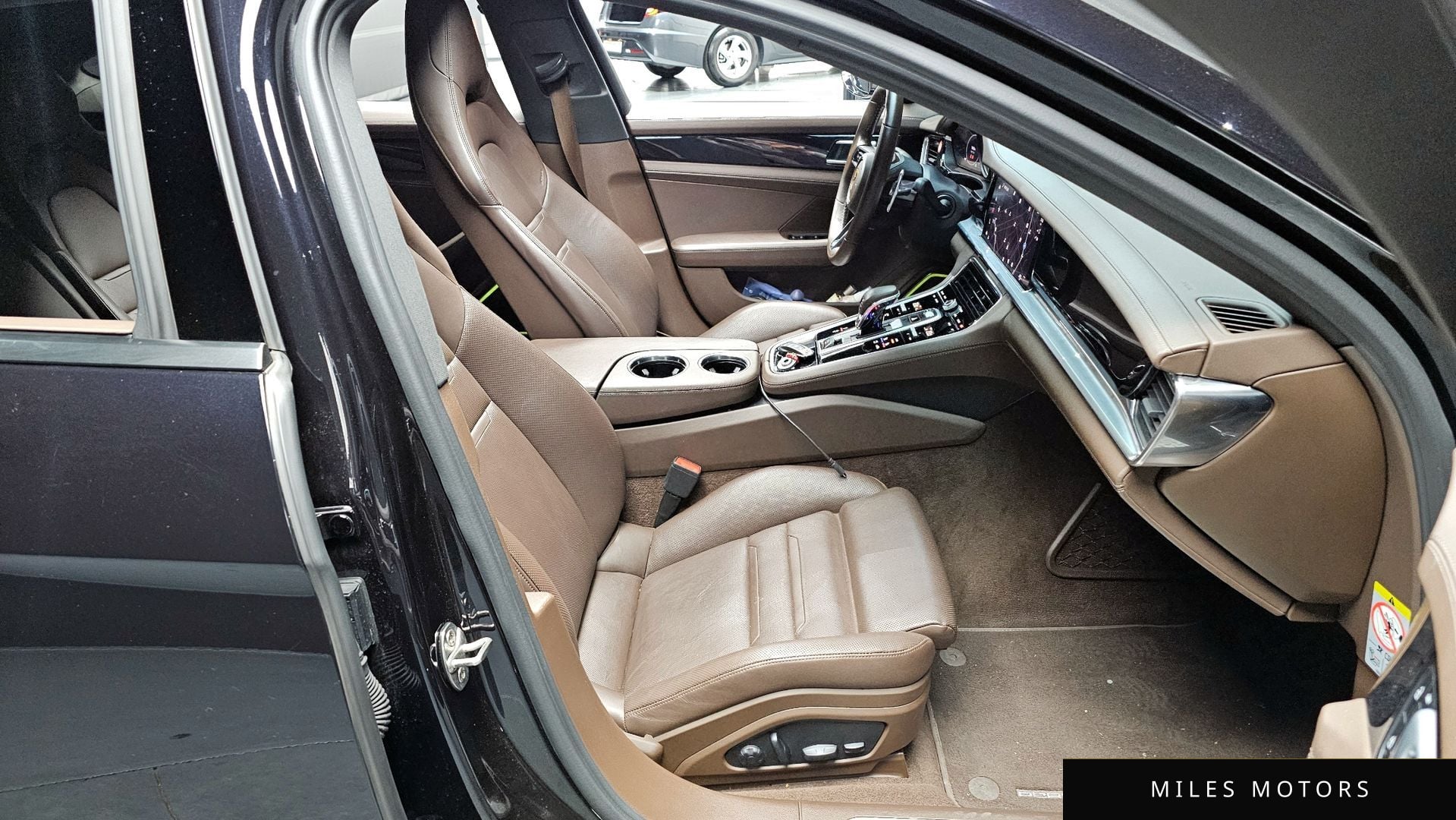 Porsche Panamera 2022 — миниатюра 10