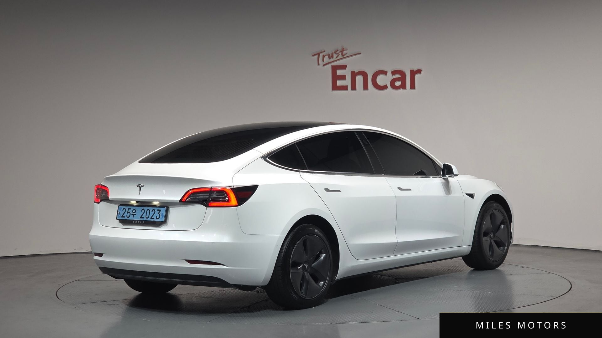Tesla Model 3 2020 — миниатюра 2