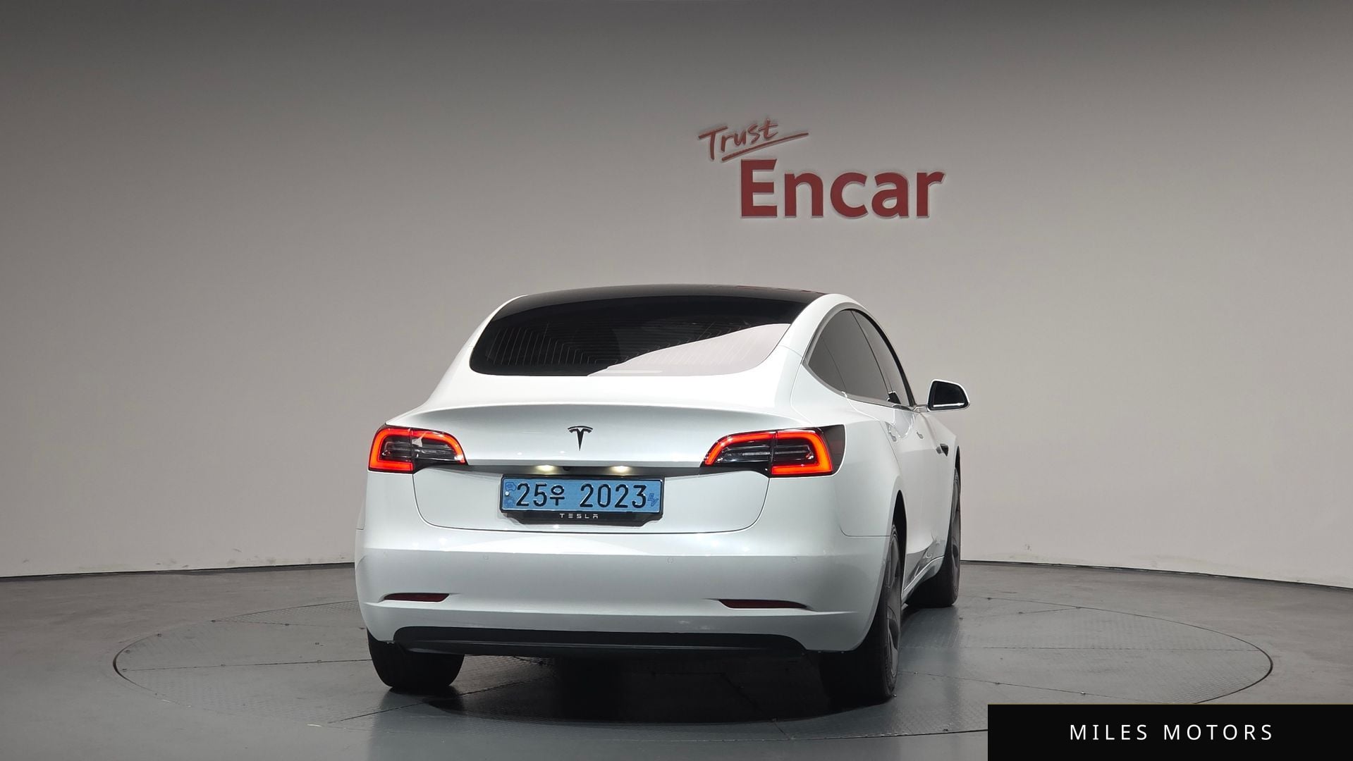 Tesla Model 3 2020 — миниатюра 4