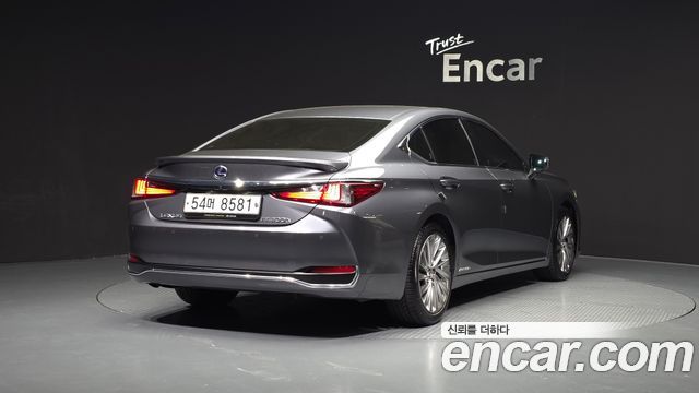 Лексус ES300h 2019 — миниатюра 2